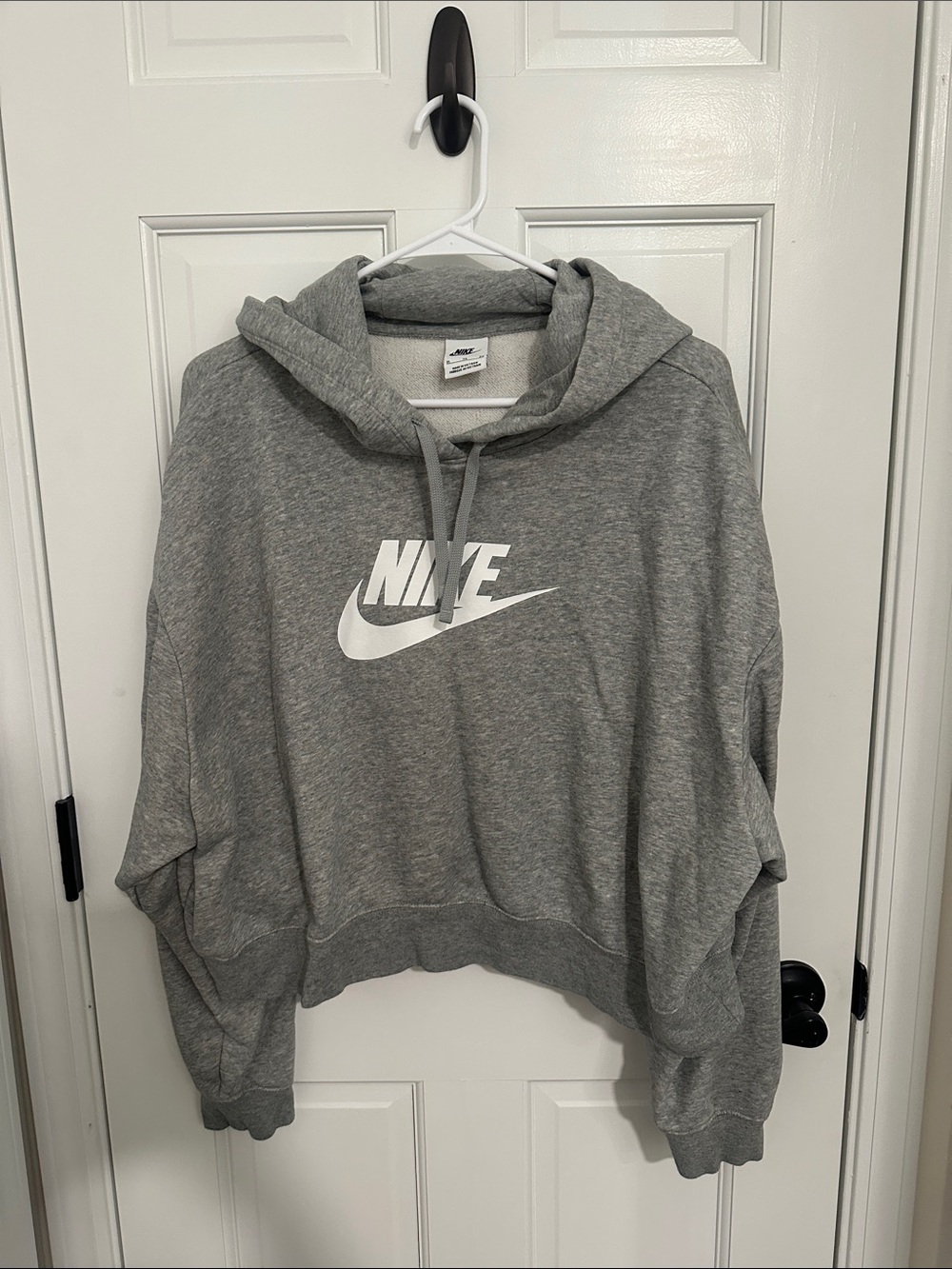 Nike Club Fleece Crop Hoodie – Dark Heather Gray